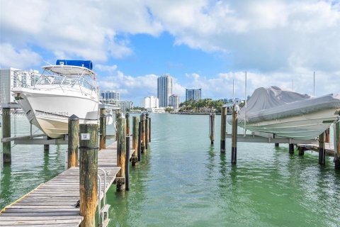 Condo in Miami Beach, Florida, 1 bedroom  № 1355233 - photo 9