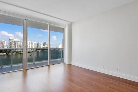 Condo in Miami Beach, Florida, 1 bedroom  № 1355233 - photo 30