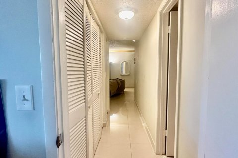 Condominio en venta en Palm Springs, Florida, 1 dormitorio, 83.61 m2 № 1159470 - foto 9