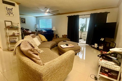 Condominio en venta en Palm Springs, Florida, 1 dormitorio, 83.61 m2 № 1159470 - foto 20