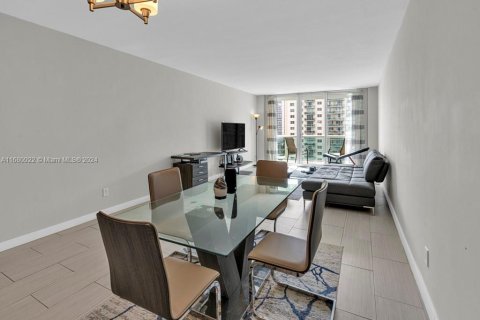 Condominio en venta en Sunny Isles Beach, Florida, 1 dormitorio, 93.37 m2 № 1410851 - foto 24