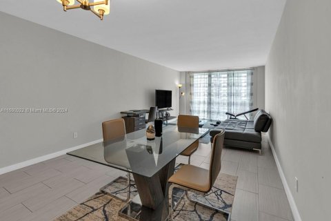 Condominio en venta en Sunny Isles Beach, Florida, 1 dormitorio, 93.37 m2 № 1410851 - foto 26