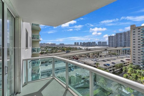 Condominio en venta en Sunny Isles Beach, Florida, 1 dormitorio, 93.37 m2 № 1410851 - foto 15