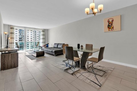 Condominio en venta en Sunny Isles Beach, Florida, 1 dormitorio, 93.37 m2 № 1410851 - foto 7