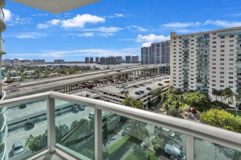 Condominio en venta en Sunny Isles Beach, Florida, 1 dormitorio, 93.37 m2 № 1410851 - foto 12