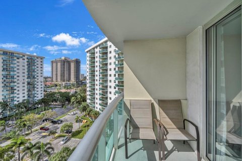 Condominio en venta en Sunny Isles Beach, Florida, 1 dormitorio, 93.37 m2 № 1410851 - foto 13