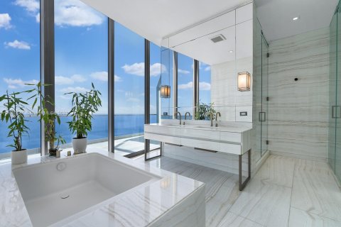 Condominio en venta en Sunny Isles Beach, Florida, 5 dormitorios, 570.23 m2 № 825152 - foto 28