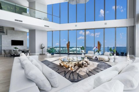 Condominio en venta en Sunny Isles Beach, Florida, 5 dormitorios, 570.23 m2 № 825152 - foto 4