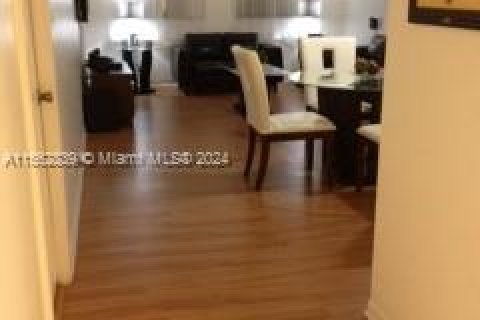 Condominio en venta en Doral, Florida, 2 dormitorios, 92.16 m2 № 1097337 - foto 10