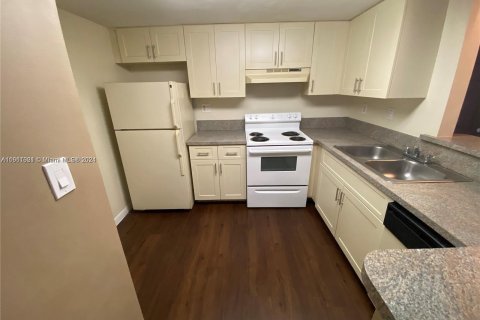 Condo in Sunrise, Florida, 3 bedrooms  № 1233159 - photo 1