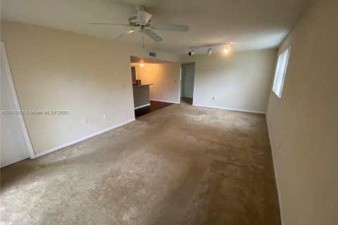 Condo in Sunrise, Florida, 3 bedrooms  № 1233159 - photo 2