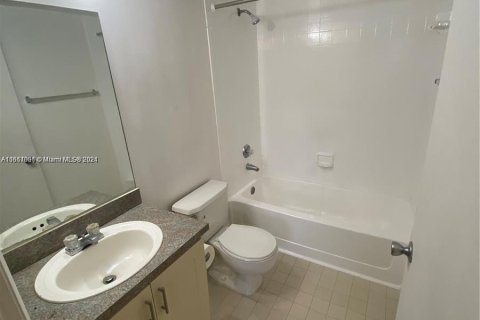 Condo in Sunrise, Florida, 3 bedrooms  № 1233159 - photo 9