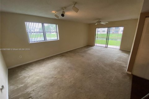 Condo in Sunrise, Florida, 3 bedrooms  № 1233159 - photo 3