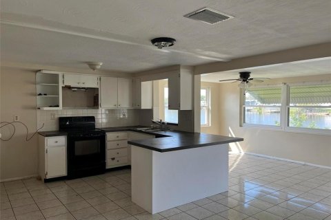 House in Holiday, Florida 2 bedrooms, 101.82 sq.m. № 1405156 - photo 25