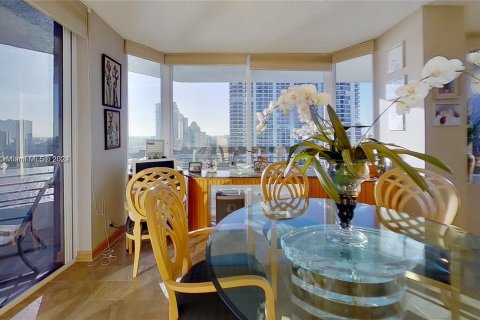 Condo in Aventura, Florida, 4 bedrooms  № 1145294 - photo 18