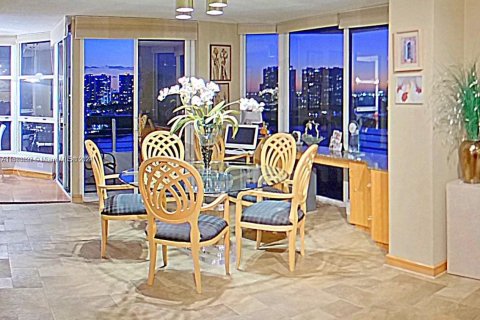 Condominio en venta en Aventura, Florida, 4 dormitorios, 232.53 m2 № 1145294 - foto 15