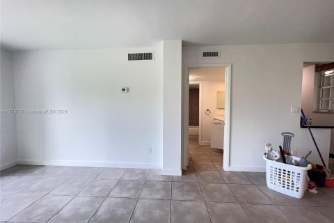 Condo in Miami, Florida, 1 bedroom  № 1145292 - photo 4