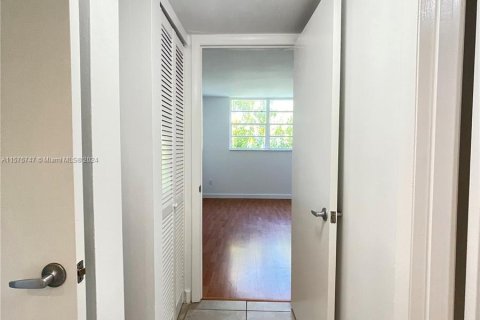 Condominio en venta en Miami, Florida, 1 dormitorio, 67.17 m2 № 1145292 - foto 11