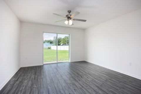 House in Vero Beach, Florida 3 bedrooms, 117.99 sq.m. № 1159596 - photo 9