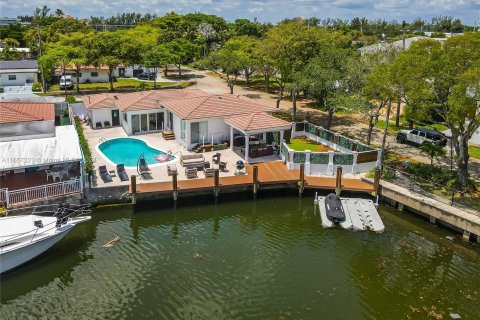 Villa ou maison à louer à North Miami, Floride: 3 chambres, 172.05 m2 № 1358471 - photo 3