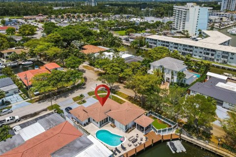 Villa ou maison à louer à North Miami, Floride: 3 chambres, 172.05 m2 № 1358471 - photo 1