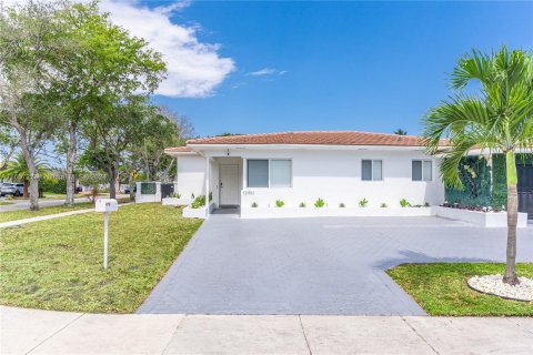 Villa ou maison à louer à North Miami, Floride: 3 chambres, 172.05 m2 № 1358471 - photo 7