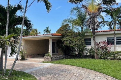 Villa ou maison à louer à North Miami, Floride: 4 chambres, 169.55 m2 № 1358470 - photo 2