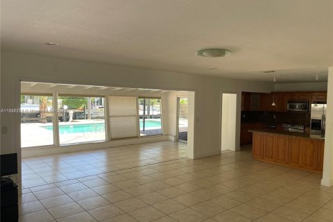 House in North Miami, Florida 4 bedrooms, 169.55 sq.m. № 1358470 - photo 4