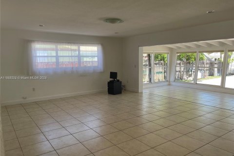 Casa en alquiler en North Miami, Florida, 4 dormitorios, 169.55 m2 № 1358470 - foto 3