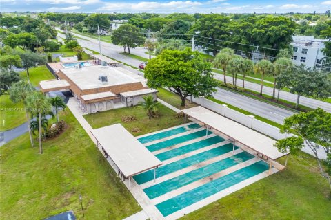 Villa ou maison à louer à Tamarac, Floride: 2 chambres, 121.24 m2 № 1358472 - photo 17