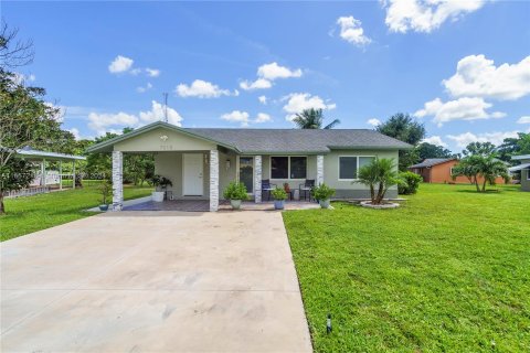 Villa ou maison à louer à Tamarac, Floride: 2 chambres, 121.24 m2 № 1358472 - photo 24