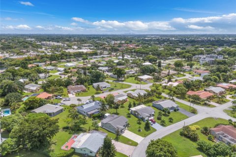 Villa ou maison à louer à Tamarac, Floride: 2 chambres, 121.24 m2 № 1358472 - photo 21