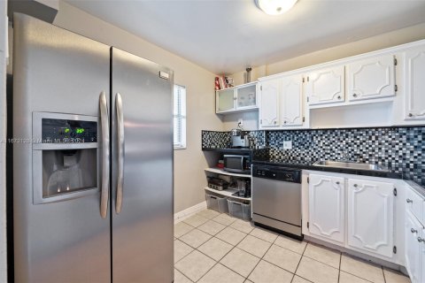 Condo in Coral Springs, Florida, 2 bedrooms  № 1401536 - photo 2