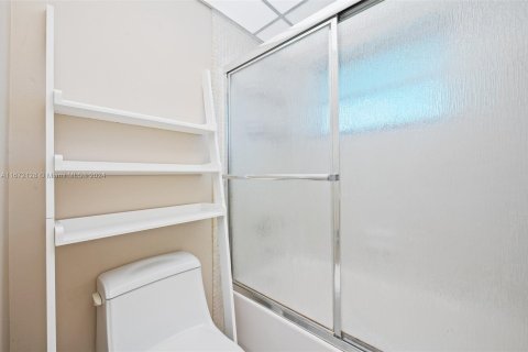 Condo in Coral Springs, Florida, 2 bedrooms  № 1401536 - photo 18