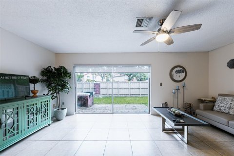 Casa en venta en Miami, Florida, 3 dormitorios, 124.49 m2 № 1401573 - foto 9