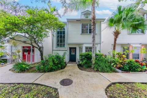 Casa en venta en Miami, Florida, 3 dormitorios, 124.49 m2 № 1401573 - foto 1