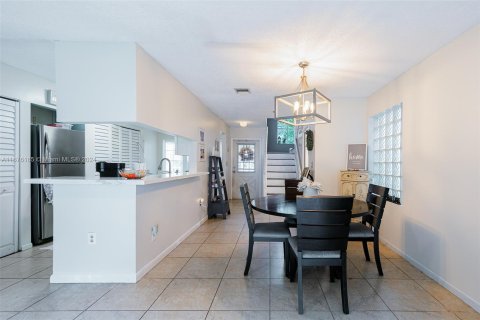 Casa en venta en Miami, Florida, 3 dormitorios, 124.49 m2 № 1401573 - foto 8