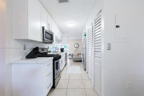 Casa en venta en Miami, Florida, 3 dormitorios, 124.49 m2 № 1401573 - foto 14