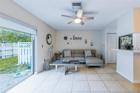 Casa en venta en Miami, Florida, 3 dormitorios, 124.49 m2 № 1401573 - foto 10