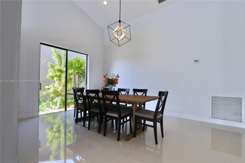 House in Fort Lauderdale, Florida 3 bedrooms, 215.72 sq.m. № 1401609 - photo 5