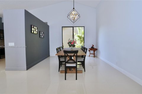 House in Fort Lauderdale, Florida 3 bedrooms, 215.72 sq.m. № 1401609 - photo 6