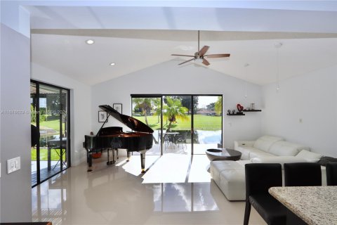 House in Fort Lauderdale, Florida 3 bedrooms, 215.72 sq.m. № 1401609 - photo 18