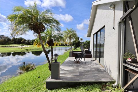 House in Fort Lauderdale, Florida 3 bedrooms, 215.72 sq.m. № 1401609 - photo 16