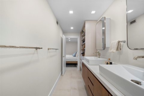 Condo in Key Biscayne, Florida, 2 bedrooms  № 1328279 - photo 16