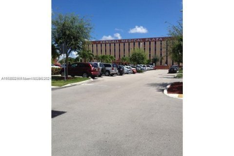 Commercial property in Miami, Florida № 1421827 - photo 2