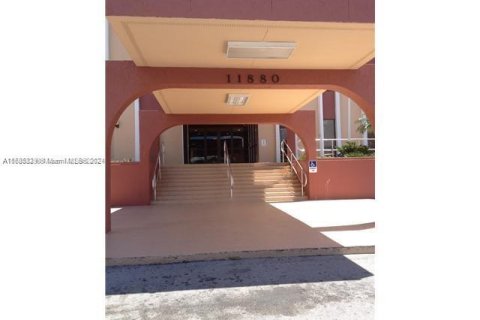 Commercial property in Miami, Florida № 1421827 - photo 3