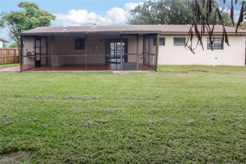 Villa ou maison à vendre à Palmetto Bay, Floride: 4 chambres, 150.5 m2 № 1347634 - photo 18