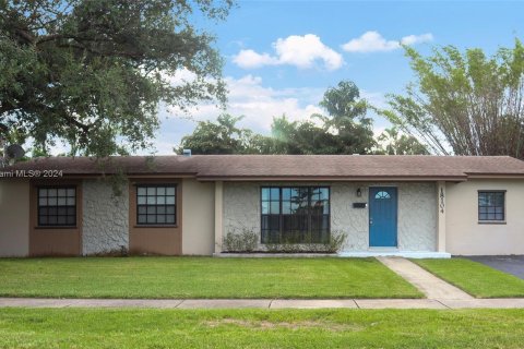 Villa ou maison à vendre à Palmetto Bay, Floride: 4 chambres, 150.5 m2 № 1347634 - photo 1