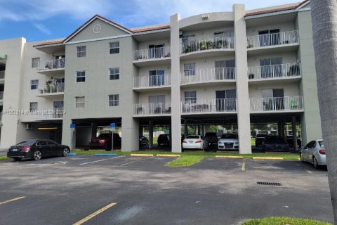 Condo in Cutler Bay, Florida, 2 bedrooms  № 1347635 - photo 1