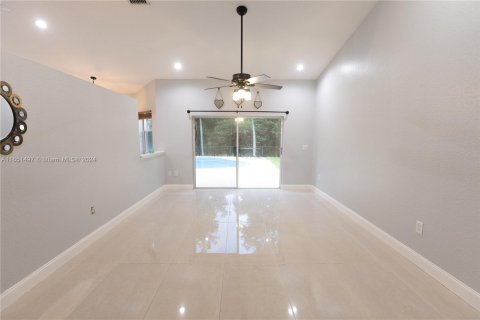 House in Pembroke Pines, Florida 4 bedrooms, 190.36 sq.m. № 1347633 - photo 5